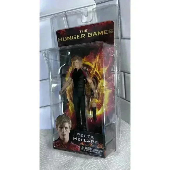The Hunger Games Series 2 Peeta Mellark Action Figure by Neca Reel Toys New - Picture 4 of 8
